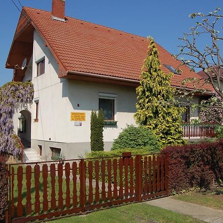 Szalai Vendeghaz Apartment แชร์สเซกโตไม ห้อง รูปภาพ