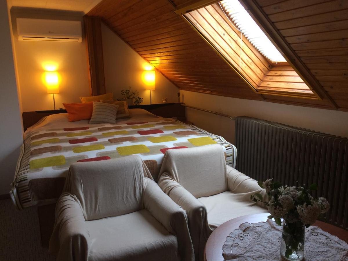 Szalai Vendeghaz Apartment แชร์สเซกโตไม ภายนอก รูปภาพ
