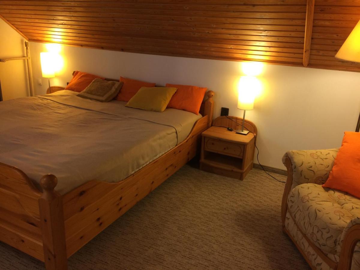 Szalai Vendeghaz Apartment แชร์สเซกโตไม ภายนอก รูปภาพ