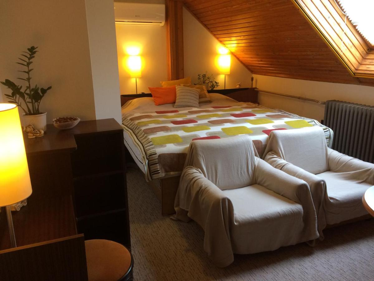 Szalai Vendeghaz Apartment แชร์สเซกโตไม ภายนอก รูปภาพ
