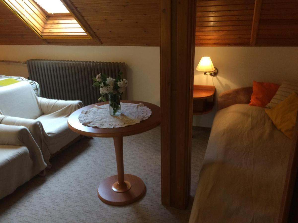 Szalai Vendeghaz Apartment แชร์สเซกโตไม ภายนอก รูปภาพ