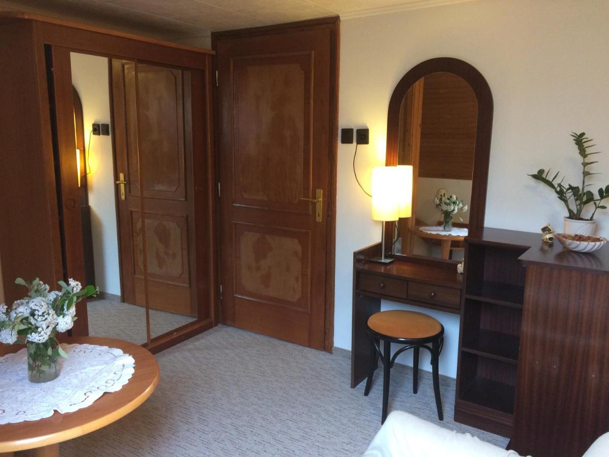 Szalai Vendeghaz Apartment แชร์สเซกโตไม ภายนอก รูปภาพ